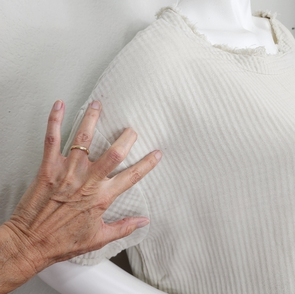 We The Free Oversized Raw Hem Beige Top Size Small - Picture 12 of 16